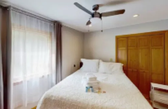 5 BR Luxury Escape with Hot Tub, Home Theater, Arcade, Min from Lake & Slopes