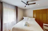 5 BR Luxury Escape with Hot Tub, Home Theater, Arcade, Min from Lake & Slopes