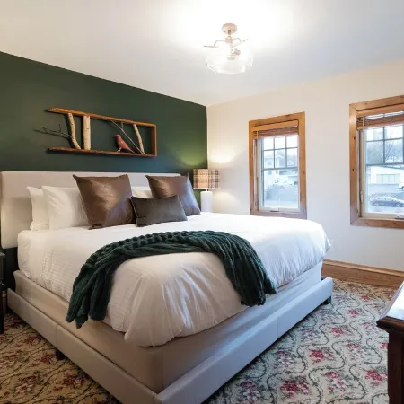 Matilda - Stunning, 3-bed, vintage home in Duluth!