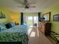 Amazing Sunset Views of Folly River! Close to Folly Beach & Downtown Charleston.