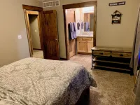 Golden Meadows Lodge+6Bdms+AC+HotTub+WiFi+Near2YNP