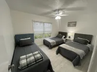 Home with Private Pool in Port Charlotte FL! 포트 샬로트 비치 공원 주변 호텔