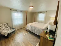 Water’s Edge Retreat, Charming 2-bedroom Lake House, marvelous Shipshewana