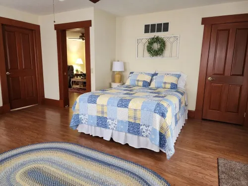 Peaceful Country Garden Suite in the rolling hills of Gambier Hotels in Pleasant Township