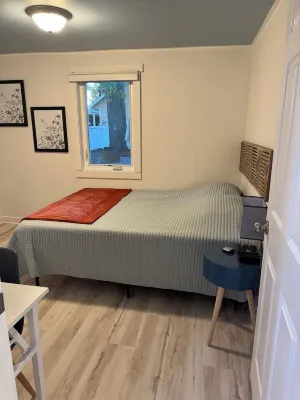 Charming 2-bedroom home near Mona Lake. Pet Friendly!