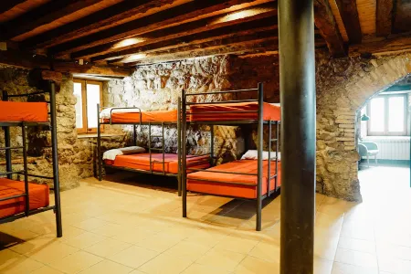 Cases Altes de Posada Отели рядом с достопримечательностью «Cova d'Anes»