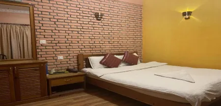 MeroStay 101 Hotel Valley View Inn Отели рядом с достопримечательностью «Nagarkot Waterfall»