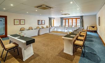 African Sky Hotels - Pine Lake Inn