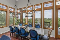 Luxurious Lake Park House: Sleeps 25, Pool, Hot-Tub, Firepit and Game Room! Hotels in Travis County