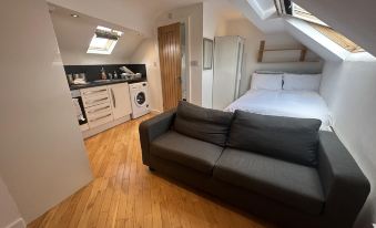 Stunning 1-Bed Studio in Pudsey