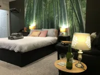 Contemporary 1 Bed Studio for Comfy Stay in Wigan - parking