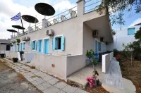 Santorini Camping/Rooms