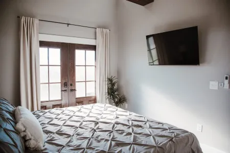 Ideal One-Bedroom Getaway on the Bourbon Trail