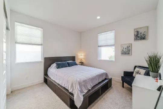 Modern Family-Friendly Home, Napa, Wine Country, Private Backyard, Fire Pit