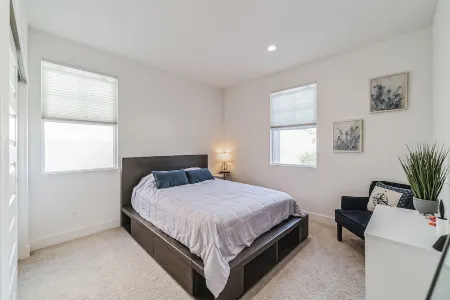 Luxury valley Getaway, Napa, wine country, pvt backyard, fire pit and more..