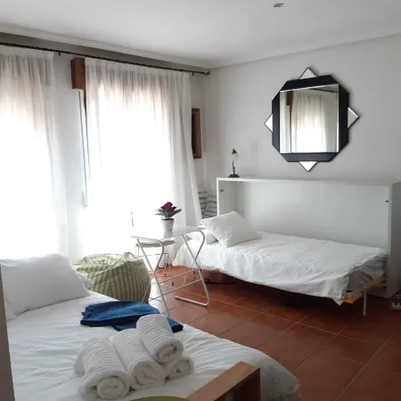 Small and Cozy apartment in Riaza Отели в г. Тьерра де Айльон