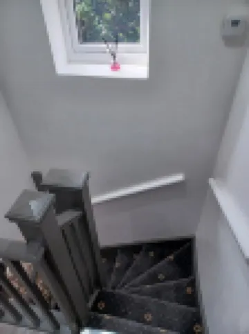 Bethel- a beautiful 1 bed house near Erith station. Bath,kitchen,lounge,privacy.