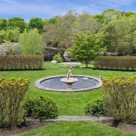 Cranberry Hill l 9 BR 22 Acre Estate l Sleeps 24