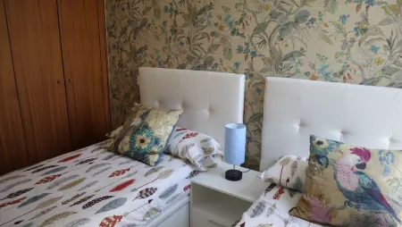 Pool and sea view accommodation 50 m sea Отели в г. Овар