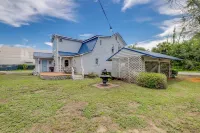 Large Colonial 20 Min from Beach Hotels near Winn-Dixie