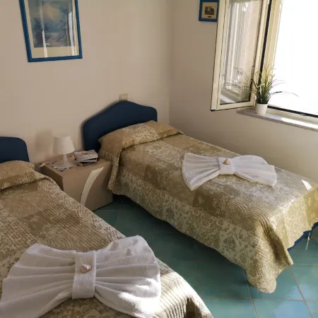 HOUSE WITH PRIVATE PARKING AND MAGNIFICENT VIEW ON THE BAY OF POSITANO
