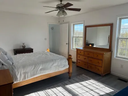 Spacious 5-bedroom country home in serene Williamstown near the Ark and lake