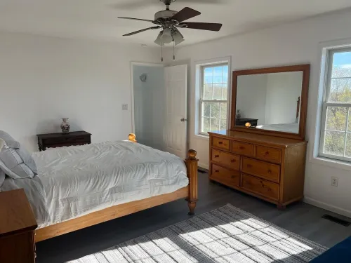 Spacious 5-bedroom country home in serene Williamstown near the Ark and lake