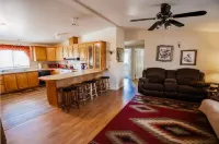 Death Valley Double Suite 3-bedroom house with WiFi, AC
