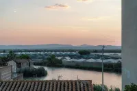 Apartment on the beach overlooking Lálbufera with incredible sunsets!
