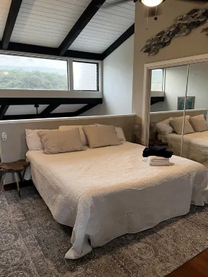 The Mermaid Loft. Walk to restaurants, shops, the beach and the Ironman course.