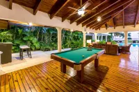 Oceanfront, On Golf Course, Next to Beach, heated pool & hot tub, fully staffed