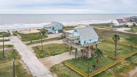 Beachfront Gulf Views!!!! Newly added playground!!
