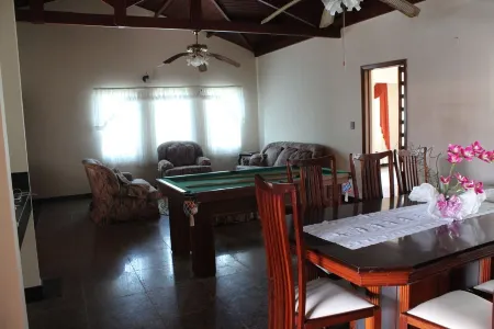 30 m from the beach with 8 rooms, 5 suites and swimming pool