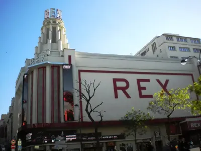 Studio de Charme Dans un Ancien Hôtel Particulier Napoléon III Hotel a Parigi