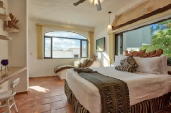 Villa Umakiha, Secluded Beach Villa with Private Pool + Jacuzzi!