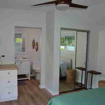 Bright, upgraded house, A/C, near the ocean! CONTACT FOR RATES & AVAILABILITY! Rooms