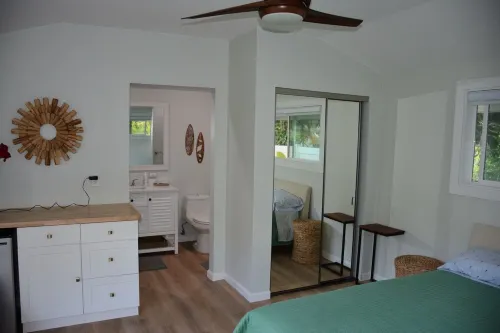 Bright, upgraded house, A/C, near the ocean! CONTACT FOR RATES & AVAILABILITY! Hotel a Kailua
