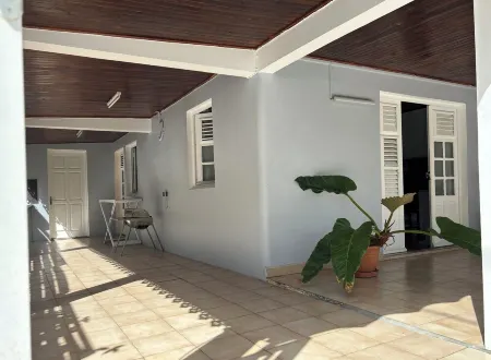 Villa Rénovée à Louer à Sainte-anne en Martinique