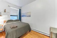 Hell's Kitchen Cozy 2BR Retreat