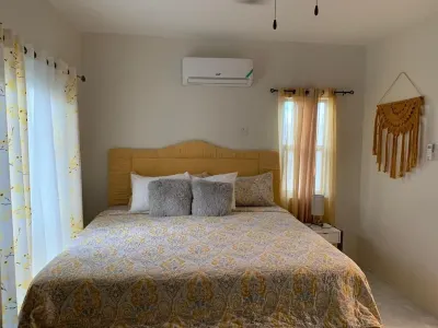 Serene Dream/ walking distance from the beach, other popular tourist attractions Hotel dekat Dolphin Cove Puerto Seco Beach