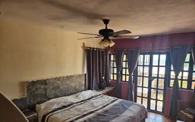 2-bedroom condo in enchanting Bucerias with AC, WiFi. Hotel di 