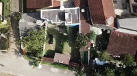 CHALE TERREO 230 METERS FROM THE BEACH OF THE ENSEADA and 3 MINUTES FROM THE SAND. Hotels in Praia da Enseada