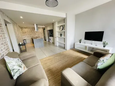 Cosy 2 bedroom opposite Grove & Lady Pohamba Hotels in 