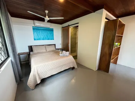 Stunning one bed/bath unit. Breathtaking ocean/jungle views with infinity pool! Отели рядом с достопримечательностью «Manuel Antonio»