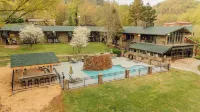 Tremont Lodge & Resort - Pools
