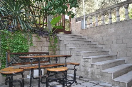 Adapted house in a Mediterranean style, children u. Pet friendly, very good nature