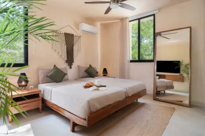 Modern and beautifully furnished 3-bedroom, 2-story villa: Suns Out Buns Out! Hotels in La Veleta