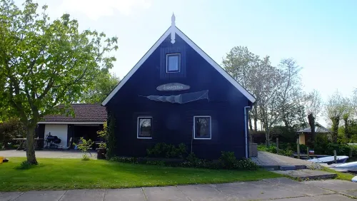 Special holiday home on the water with its own jetty and boat