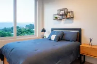 Stylish Apartment w/ Workspace, Pool & Gym