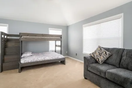 Relax in a Spacious 3 Bedroom + Office- Mud Island/Downtown Отели рядом с достопримечательностью «Memphis Cook Convention Center»